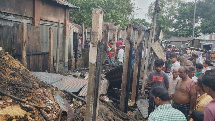 কুড়িগ্রামে ভয়াবহ অগ্নিকান্ডে অর্ধকোটি টাকার ক্ষয়ক্ষতি